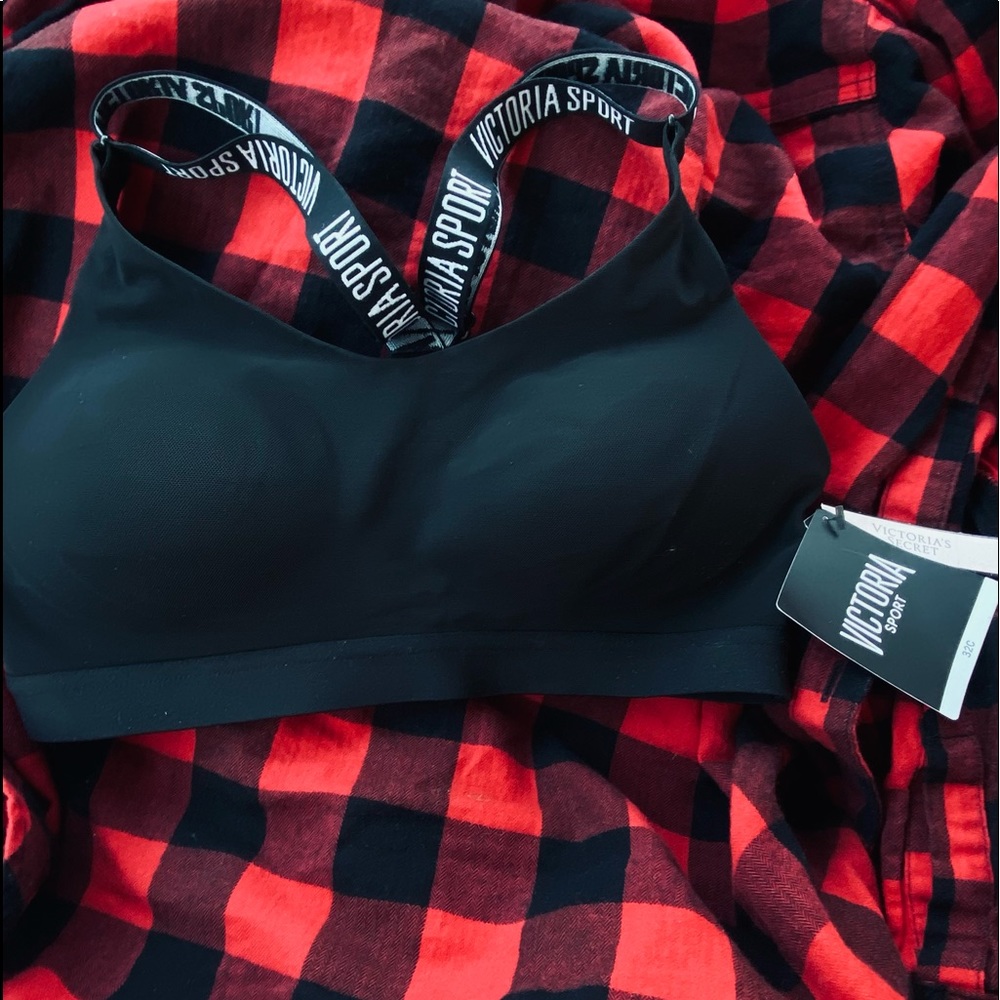 NWT VS sports bra. Size 32C